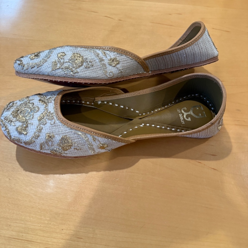 Handcrafted Jutis - New